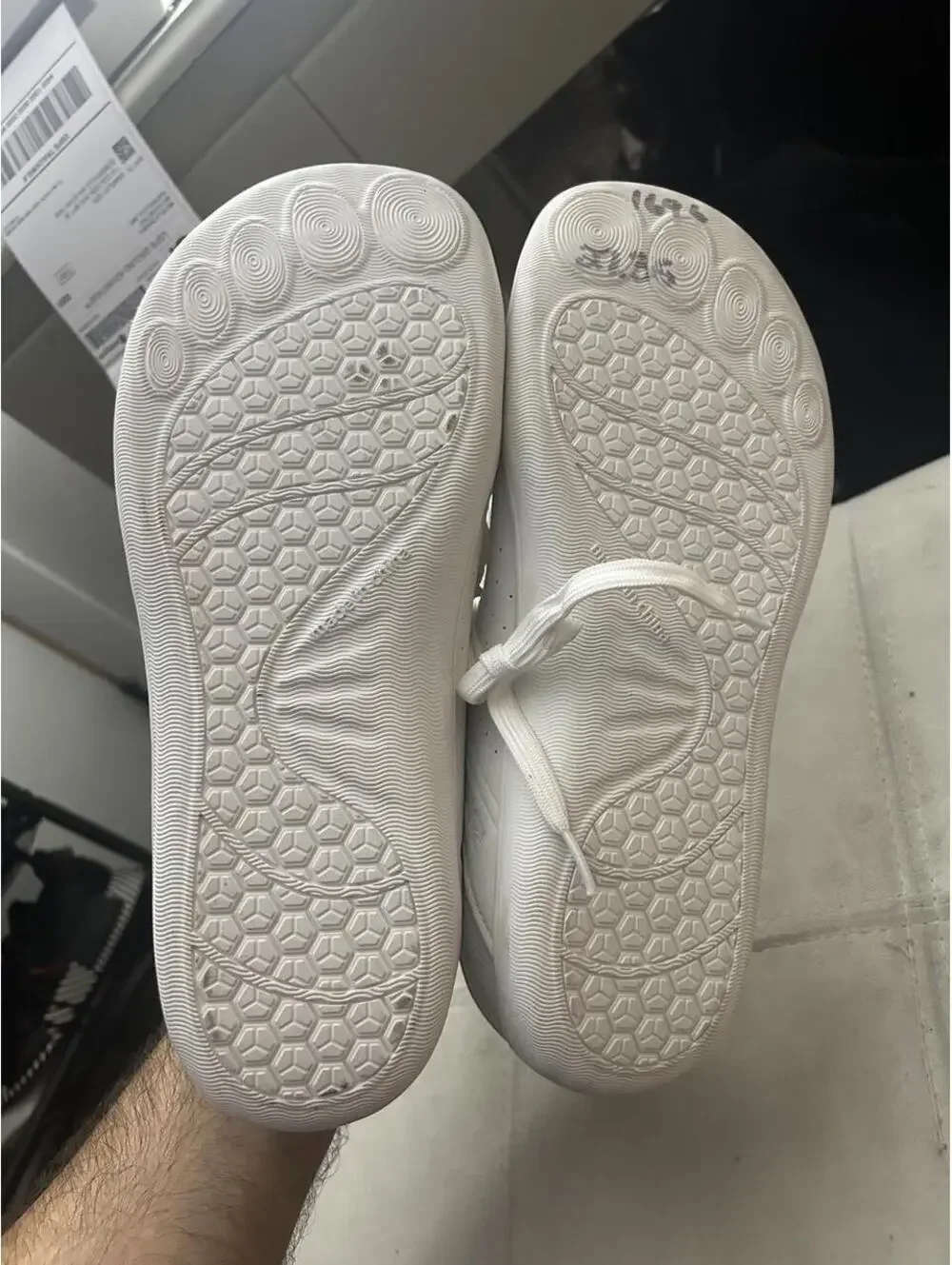 Brand new White Relxfeet sneakers with ribbed texture size 10.5